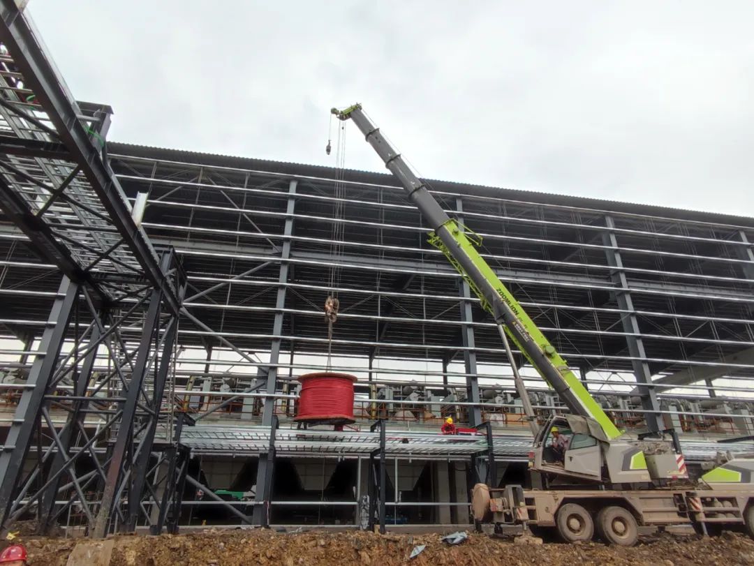 陽(yáng)新項(xiàng)目E2F電氣室車(chē)間一次性送電成功(圖2) 圖片