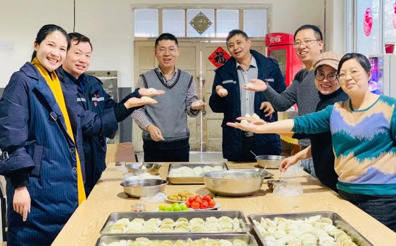 王大真等集團領(lǐng)導深入一線與干部職工共度新春佳節(jié)(圖14) 王大真等集團領(lǐng)導深入一線與干部職工共度新春佳節(jié)(圖14)