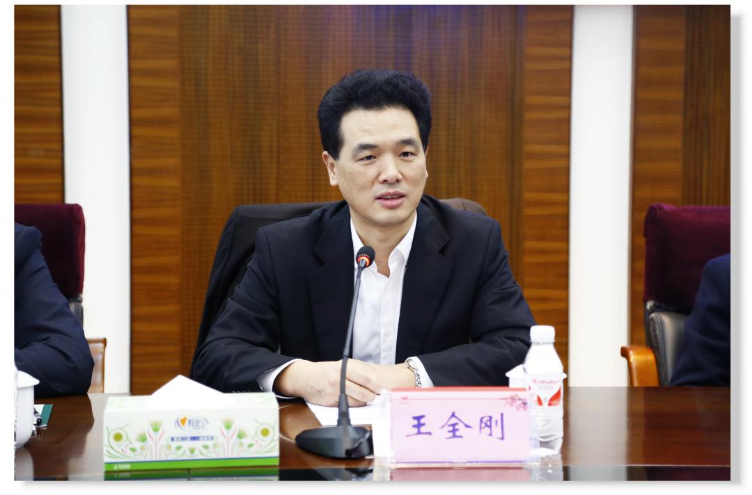 農(nóng)行湖北省分行副行長(zhǎng)王全剛一行到訪宜化集團(tuán)(圖3) 農(nóng)行湖北省分行副行長(zhǎng)王全剛一行到訪宜化集團(tuán)(圖3)