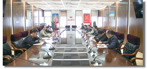 宜化集團(tuán)召開總部機(jī)關(guān)首批赴生產(chǎn)一線交流鍛煉年輕干部座談會(huì)(圖1) 宜化集團(tuán)召開總部機(jī)關(guān)首批赴生產(chǎn)一線交流鍛煉年輕干部座談會(huì)(圖1)