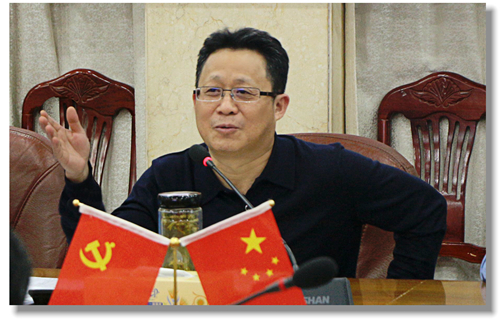 王大真到股份公司現(xiàn)場辦公(圖2) 王大真到股份公司現(xiàn)場辦公(圖2)