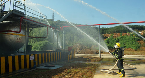 宜都園區(qū)蒲東亞榮獲“2018年度全省專職消防隊(duì)伍先進(jìn)工作者”榮譽(yù)稱號(hào)(圖3) 宜都園區(qū)蒲東亞榮獲“2018年度全省專職消防隊(duì)伍先進(jìn)工作者”榮譽(yù)稱號(hào)(圖3)