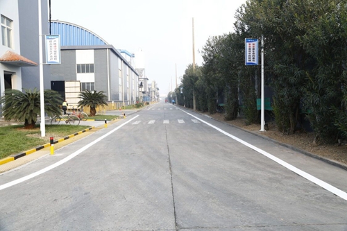 熱火朝天！集團(tuán)總部140余人到股份公司氯堿分廠開展勞動(圖3)