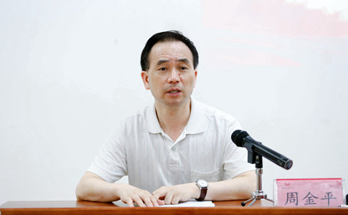 宜化集團(tuán)組織2018年度受到隆重表彰的30名優(yōu)秀班長開展“三個一”活動(圖2) 宜化集團(tuán)組織2018年度受到隆重表彰的30名優(yōu)秀班長開展“三個一”活動(圖2)