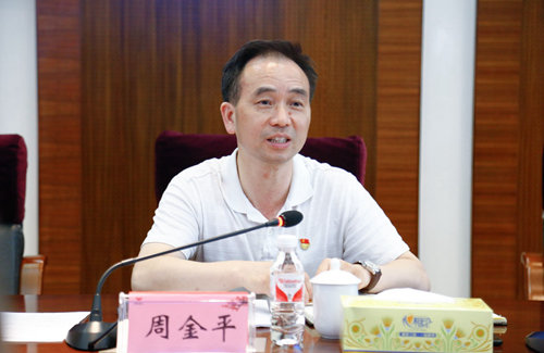 市國資委廠務(wù)公開民主管理調(diào)研組到集團開展專題調(diào)研(圖2) 市國資委廠務(wù)公開民主管理調(diào)研組到集團開展專題調(diào)研(圖2)