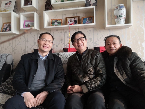 集團(tuán)領(lǐng)導(dǎo)春節(jié)前走訪慰問一線職工、困難職工和離退休老干部(圖5)