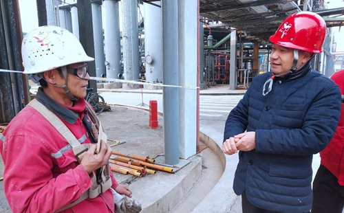 集團(tuán)領(lǐng)導(dǎo)春節(jié)前走訪慰問一線職工、困難職工和離退休老干部(圖7)