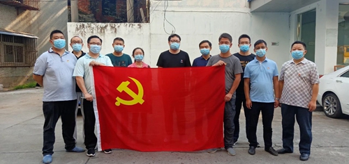 集團總部黨員下沉對口聯系社區(qū)開展志愿服務活動(圖1)