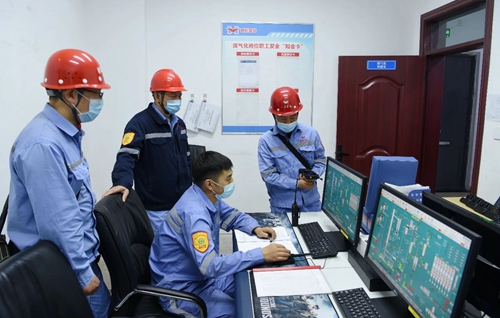 熱烈祝賀！新疆宜化循環(huán)流化床富氧氣化爐一次性點火成功！(圖2)