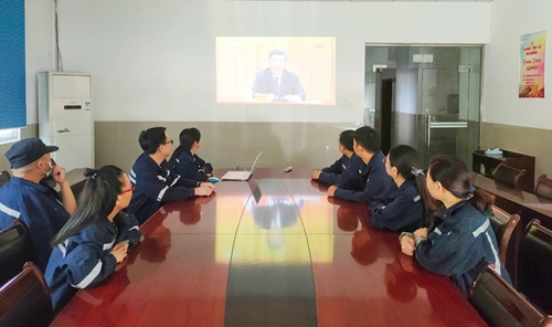 向抗疫英雄致敬！宜化集團(tuán)組織收看全國(guó)抗擊新冠肺炎疫情表彰大會(huì)(圖7)