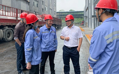 王大真到松滋肥業(yè)、楚星公司和TMP項(xiàng)目現(xiàn)場檢查工作(圖1)