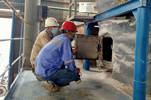 股份公司：管理人員下沉一線跟班工作 力?！半p節(jié)”安全生產(chǎn)(圖3)