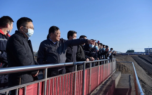 袁衛(wèi)東率領(lǐng)宜昌市黨政代表團(tuán)到新疆宜化調(diào)研指導(dǎo)(圖1) 袁衛(wèi)東率領(lǐng)宜昌市黨政代表團(tuán)到新疆宜化調(diào)研指導(dǎo)(圖1)