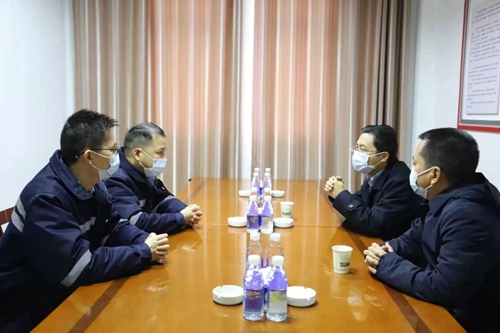 宜都市委副書記、市長李澤剛到楚星公司慰問市拔尖人才(圖2)