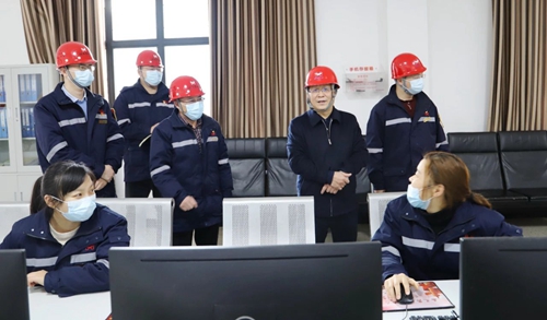 王大真除夕到松滋肥業(yè)和楚星公司走訪慰問(圖4) 王大真除夕到松滋肥業(yè)和楚星公司走訪慰問(圖4)