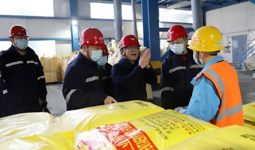 王大真除夕到松滋肥業(yè)和楚星公司走訪慰問(圖5) 王大真除夕到松滋肥業(yè)和楚星公司走訪慰問(圖5)