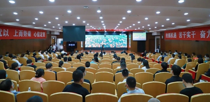 集團(tuán)舉辦“我在宜化 宜化有我”主題演講比賽決賽(圖1) 集團(tuán)舉辦“我在宜化 宜化有我”主題演講比賽決賽(圖1)