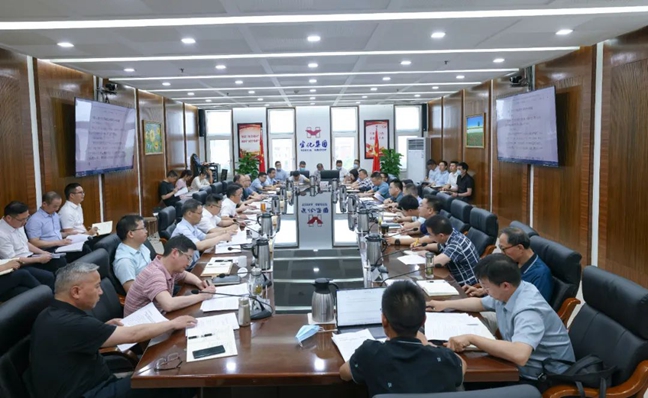 集團(tuán)黨委對黨員干部下基層察民情解民憂暖民心實(shí)踐活動(dòng)進(jìn)行再部署(圖1)