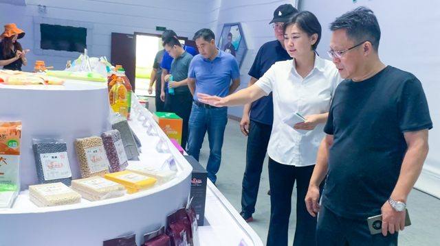 訪客戶(hù)談合作走市場(chǎng)！王大真到倍豐集團(tuán)走訪(圖3)