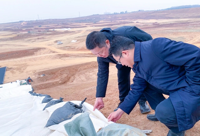 王大真一行到田家河園區(qū)現(xiàn)場辦公(圖2) 王大真一行到田家河園區(qū)現(xiàn)場辦公(圖2)