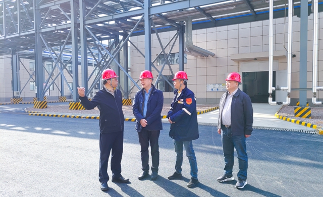 宜昌市國資委黨委書記、主任黃智華到宜化降解新材料公司開展黨支部聯(lián)系點工作(圖1)