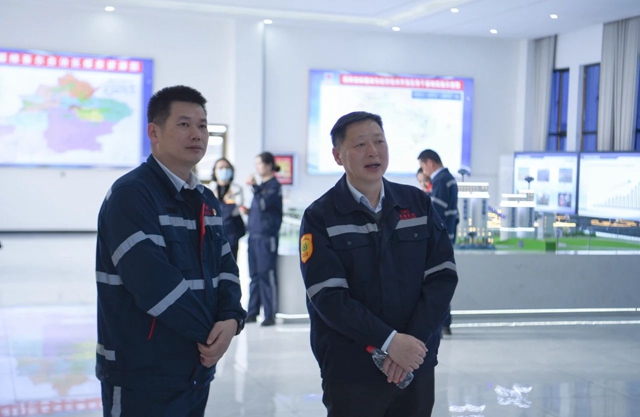 黃智華、王大真一行到新疆宜化和新疆宜化礦業(yè)現(xiàn)場(chǎng)調(diào)研(圖3)