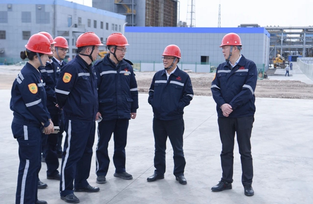 黃智華、王大真一行到新疆宜化和新疆宜化礦業(yè)現(xiàn)場(chǎng)調(diào)研(圖2)