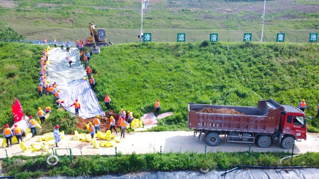 楚星公司開展防汛綜合應(yīng)急演練(圖2) 楚星公司開展防汛綜合應(yīng)急演練(圖2)