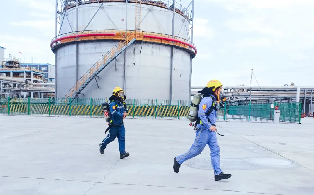 【安全生產(chǎn)月】以練為戰(zhàn)！新疆宜化開展危化品泄漏事故應(yīng)急演練