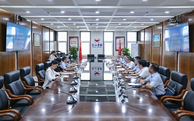 農(nóng)行湖北省分行黨委書記、行長厲文世一行到訪宜化集團(tuán)(圖1)