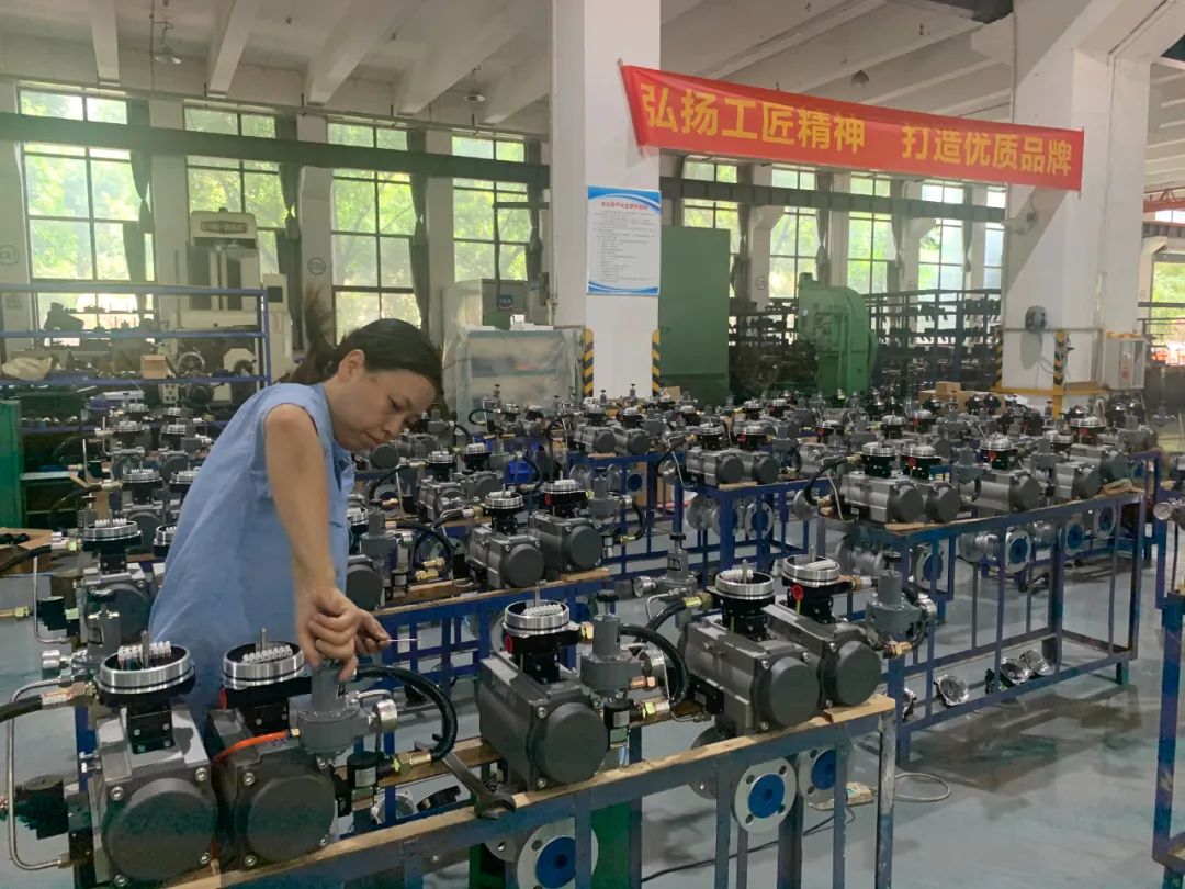 戰(zhàn)高溫斗酷暑 保訂單促發(fā)展(圖2) 圖片