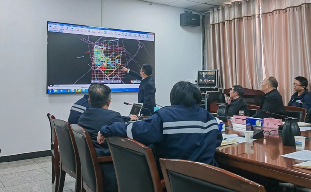 王大真帶隊(duì)現(xiàn)場調(diào)度楚星公司搬遷升級改造項(xiàng)目和田家河園區(qū)項(xiàng)目建設(shè)(圖1) 王大真帶隊(duì)現(xiàn)場調(diào)度楚星公司搬遷升級改造項(xiàng)目和田家河園區(qū)項(xiàng)目建設(shè)(圖1)