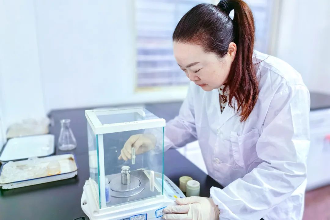 【宜化榜樣】股份公司黃冬燕：立足分析崗位，爭當(dāng)技術(shù)能手(圖3)