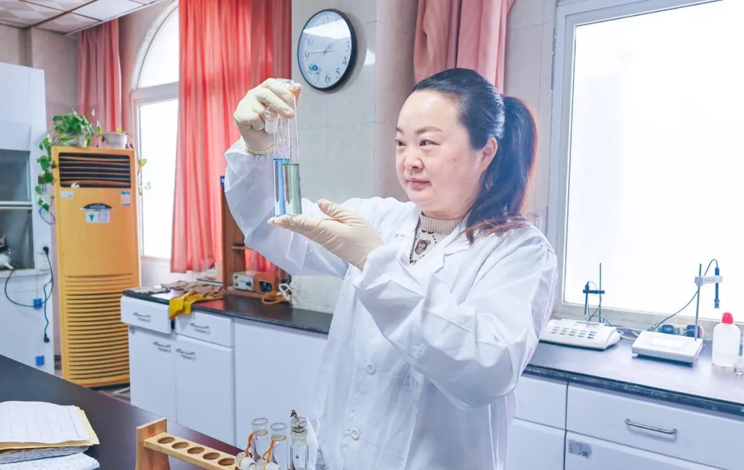 【宜化榜樣】股份公司黃冬燕：立足分析崗位，爭當(dāng)技術(shù)能手(圖2)