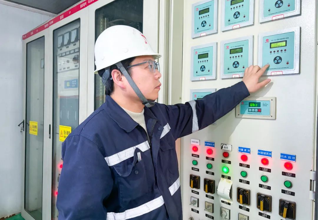 宜化礦業(yè)郭倉?。簼M腔熱愛向機電，一片初心為礦山(圖3)