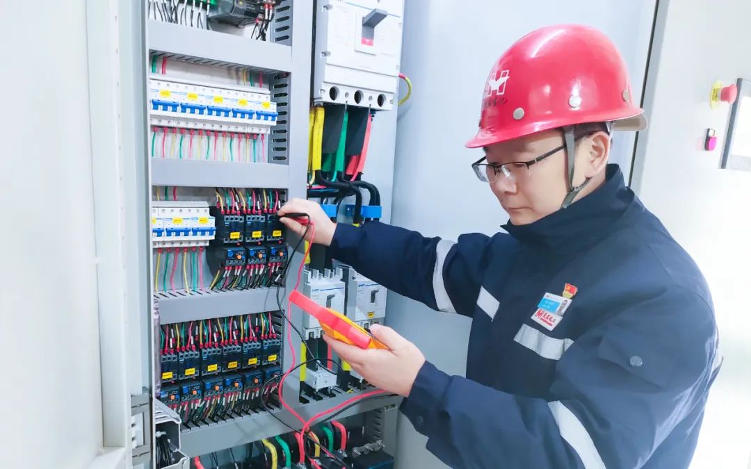 【宜化榜樣】楚星公司江剛：扎根一線，保障電氣設(shè)備平穩(wěn)運(yùn)行(圖4)