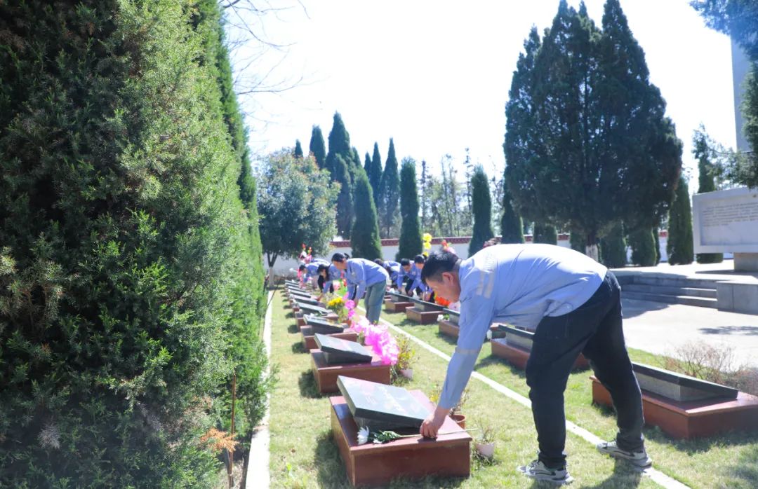 傳承紅色基因賡續(xù)紅色血脈！松滋肥業(yè)開展清明祭英烈主題黨日活動(圖5)