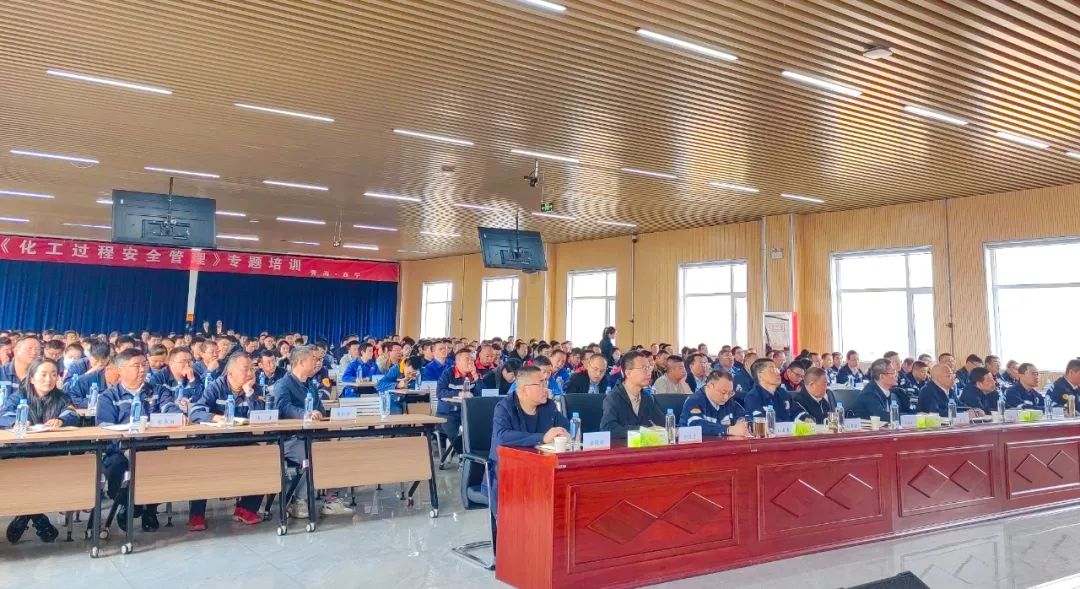 集團(tuán)開展黨委理論學(xué)習(xí)中心組集中學(xué)習(xí)暨第三期“宜化大講堂”(圖4) 集團(tuán)開展黨委理論學(xué)習(xí)中心組集中學(xué)習(xí)暨第三期“宜化大講堂”(圖4)