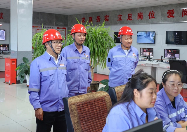 王大真一行到內蒙區(qū)域現場調研(圖2)