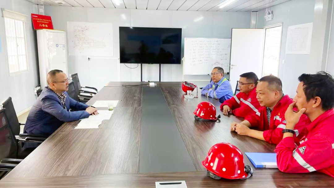 化機(jī)公司黨委書記、董事長、總經(jīng)理楊中澤到楚星項目現(xiàn)場辦公(圖3)