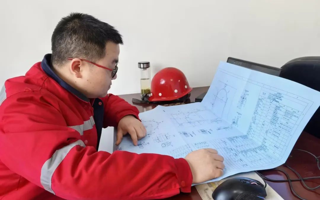 【管理標兵】化機公司黃亞華：扎根一線勤鉆研，履職盡責勇?lián)?圖2)