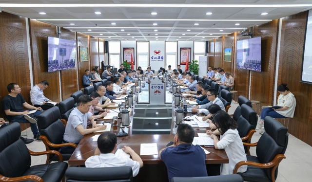 宜化集團(tuán)領(lǐng)導(dǎo)班子舉行深入貫徹中央八項(xiàng)規(guī)定精神學(xué)習(xí)教育讀書班第二次集體學(xué)習(xí)研討(圖1) 宜化集團(tuán)領(lǐng)導(dǎo)班子舉行深入貫徹中央八項(xiàng)規(guī)定精神學(xué)習(xí)教育讀書班第二次集體學(xué)習(xí)研討(圖1)