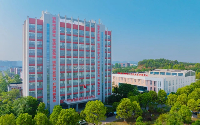 宜化職業(yè)培訓(xùn)中心榮獲“湖北五一勞動(dòng)獎(jiǎng)狀”