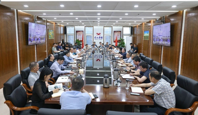 集團(tuán)穩(wěn)定生產(chǎn)提升效益指揮部召開調(diào)度會