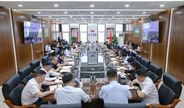 集團(tuán)黨委傳達(dá)學(xué)習(xí)中央通報(bào)精神和上級有關(guān)會(huì)議精神