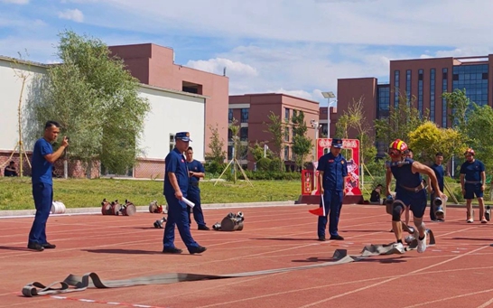 新疆宜化消防隊(duì)勇奪應(yīng)急救援技能大比武團(tuán)體一等獎(jiǎng)(圖1) 新疆宜化消防隊(duì)勇奪應(yīng)急救援技能大比武團(tuán)體一等獎(jiǎng)(圖1)