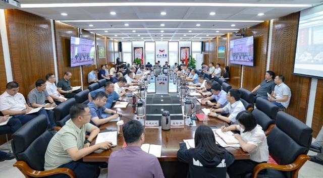 集團(tuán)黨委傳達(dá)學(xué)習(xí)習(xí)近平總書(shū)記重要講話精神 研究推進(jìn)學(xué)習(xí)教育查擺問(wèn)題整改整治工作(圖1) 集團(tuán)黨委傳達(dá)學(xué)習(xí)習(xí)近平總書(shū)記重要講話精神 研究推進(jìn)學(xué)習(xí)教育查擺問(wèn)題整改整治工作(圖1)