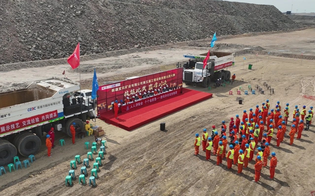 新疆宜化礦業(yè)舉辦第五屆工程設(shè)備技能比武大賽(圖1) 新疆宜化礦業(yè)舉辦第五屆工程設(shè)備技能比武大賽(圖1)