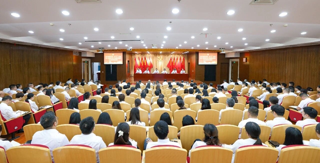 宜化集團(tuán)召開黨委（擴(kuò)大）會議暨深入貫徹中央八項規(guī)定精神學(xué)習(xí)教育總結(jié)會