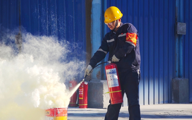 以練促防！內(nèi)蒙古宜化開展消防技能比武活動(圖1)